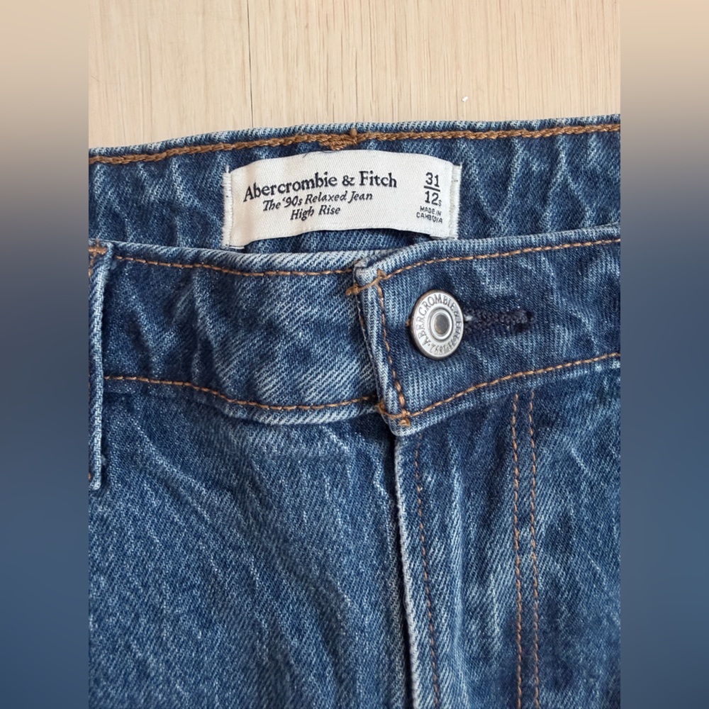 Abercrombie & Fitch women’s Blue Slim Jeans with Contrast Stitching